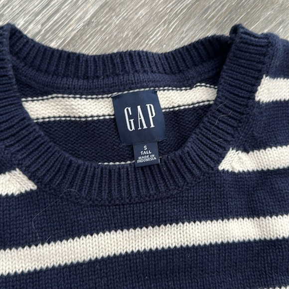 NWOT Gap split hem sweater - Picture 3 of 5